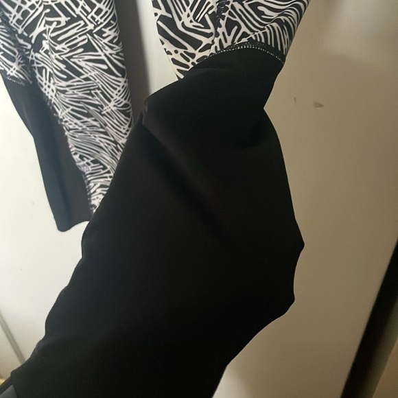 Nike Pro Small White and Black Performance Leggings - Picture 3 of 5